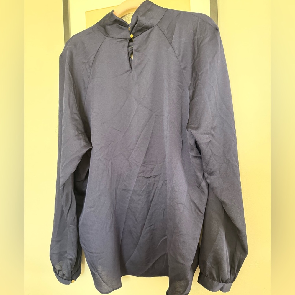 Banana Republic Tie-Neck Long Sleeve Blouse in Navy - Picture 3 of 5